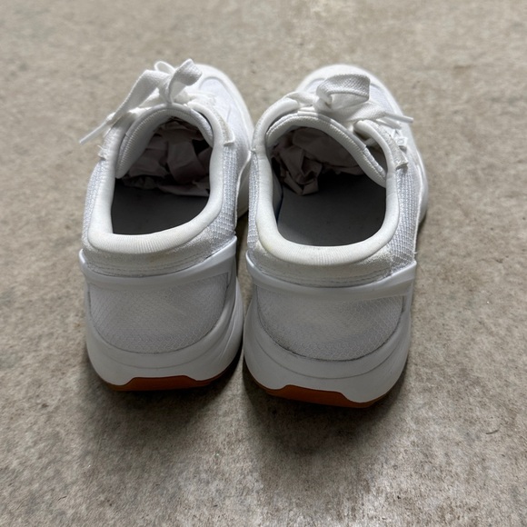 KIZIK Women’s White Lace-Up Tennis Shoes Size 9.5 (43) - Picture 3 of 5